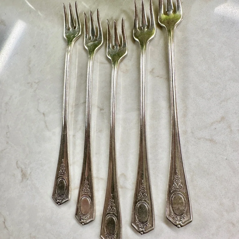 SET/5, ONEIDA, COMMUNITY PLATE, COCKTAIL/SEAFOOD 6” FORKS.